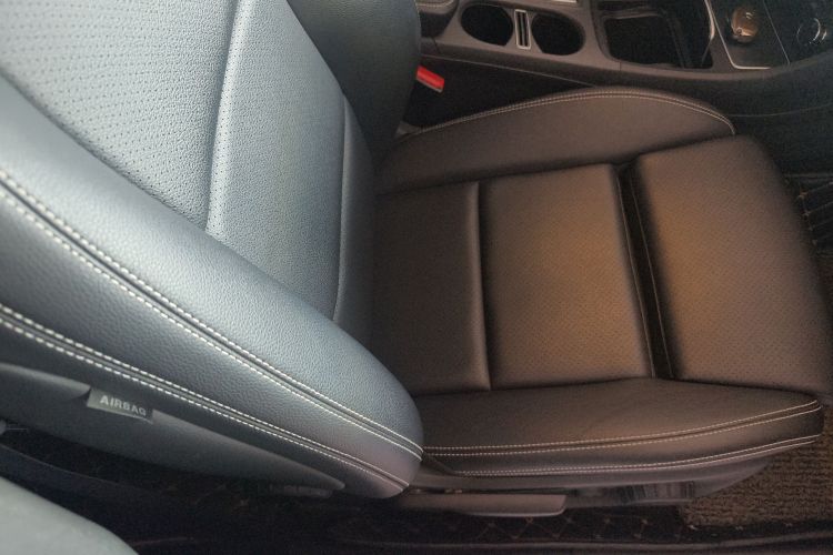 奔驰GLA 2018款 GLA 200 动感型局部细节41