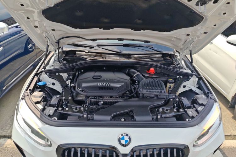 宝马1系 2021款 120i M运动曜夜版机舱底盘24