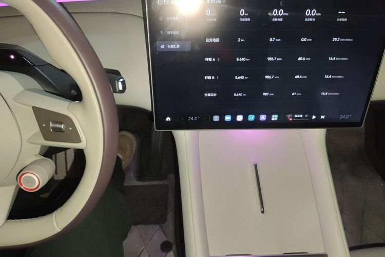 小米汽车 小米YU7 2025款 超长续航四驱Pro版中控内饰16