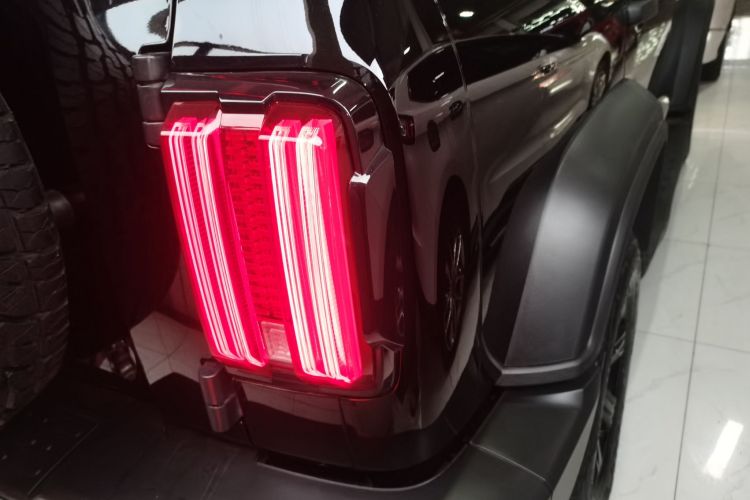 坦克300 2023款 越野版 2.0T 征服者车身外观9