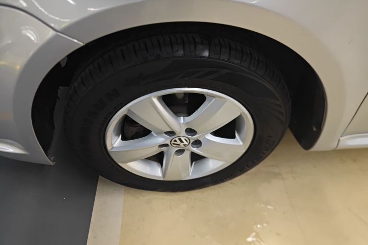 大众 朗逸 2013款 经典 1.6L 手动风尚版车身外观6007