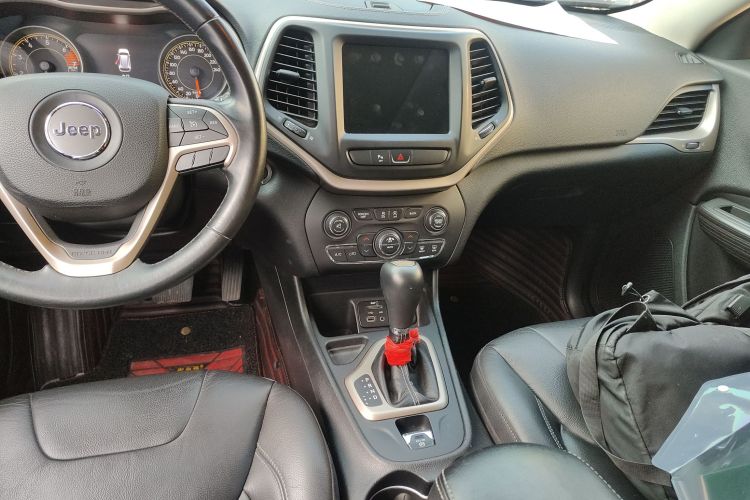 Jeep 自由光 2017款 2.0L 优越版中控内饰16