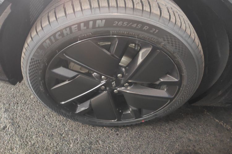 理想汽车 理想L9 2025款 Ultra 智能焕新版车身外观6007