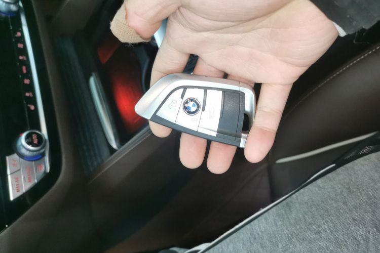 宝马5系 2022款 改款 530Li 领先型 M运动套装中控内饰11