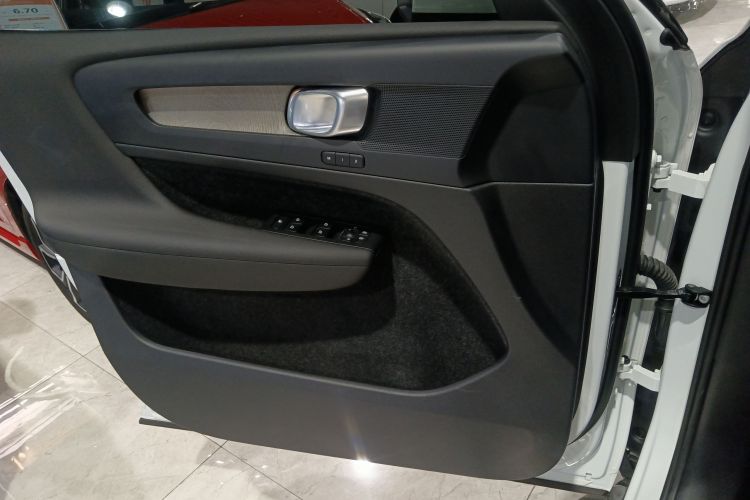 沃尔沃XC40 2023款 B4 四驱智远豪华版中控内饰47