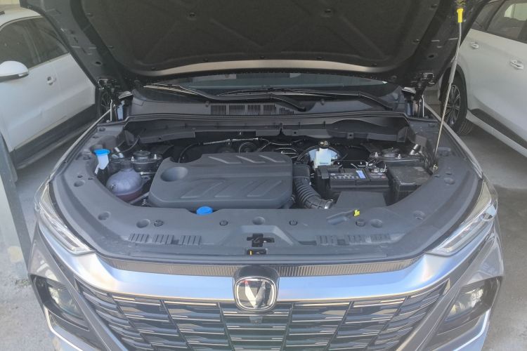 长安CS75 2026款 PRO 1.5T DCT 尊享型 7座机舱底盘24