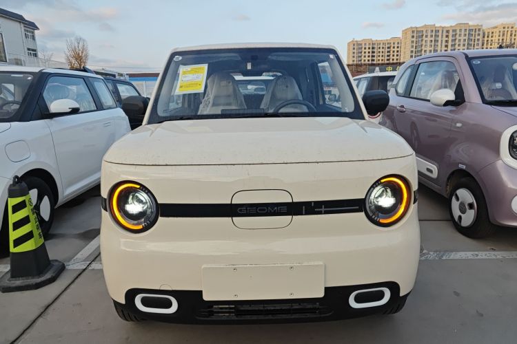 吉利银河 熊猫 2025款 210km 元气熊车身外观2