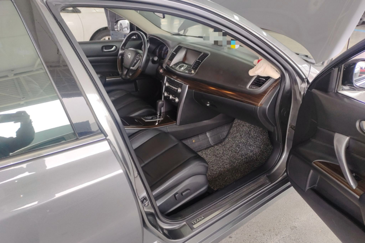 日产 天籁 2011款 公爵 2.5L XV尊雅版局部细节9005