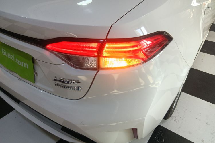 丰田 雷凌 2022款 双擎 1.8H E-CVT豪华版车身外观9