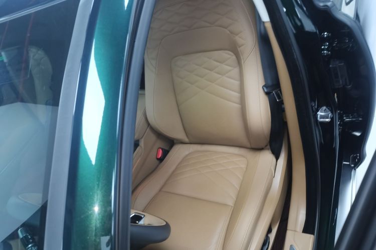 捷豹XFL 2022款 XFL 2.0T P250 两驱尊享豪华版中控内饰19