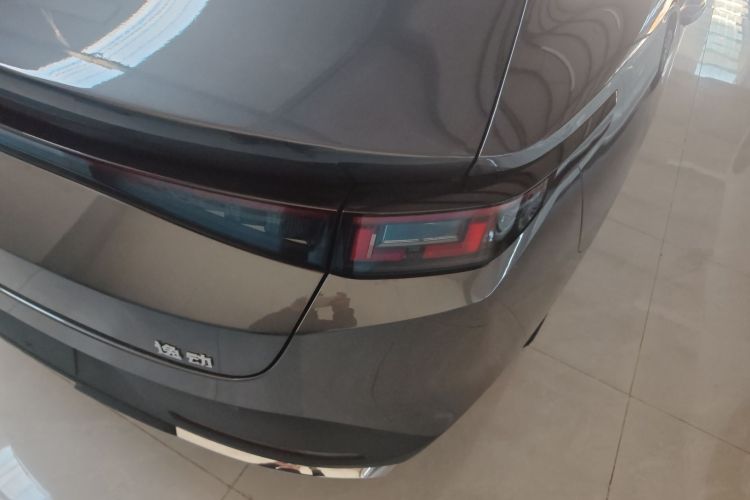 长安 逸动 2025款 蓝鲸 1.5T 500Bar尊贵型车身外观9