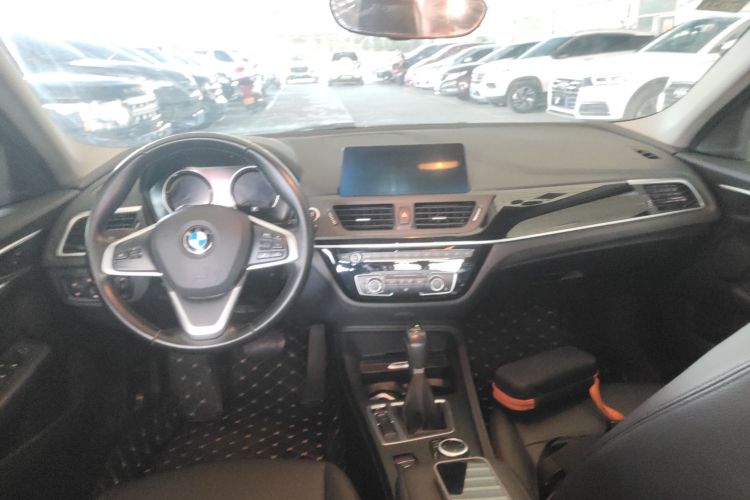 宝马1系 2019款 118i 时尚型中控内饰12