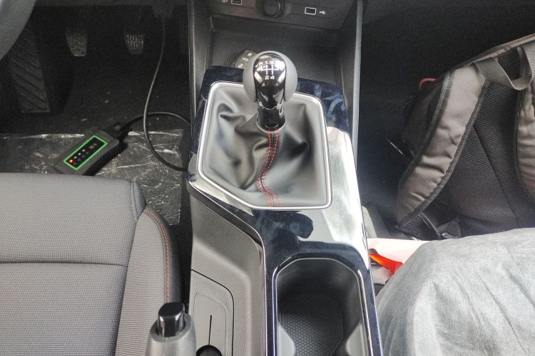 名爵 MG5 2023款 180DVVT 手动风尚版中控内饰18