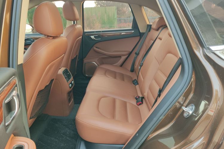 众泰SR9 2017款 2.0T 自动极致之梦版中控内饰21