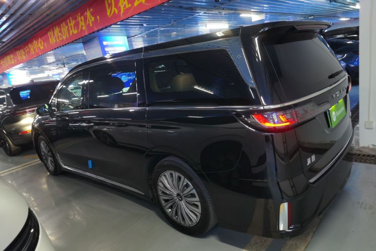 岚图汽车 岚图梦想家 2022款 0碳版 梦+智享包 475km车身外观4