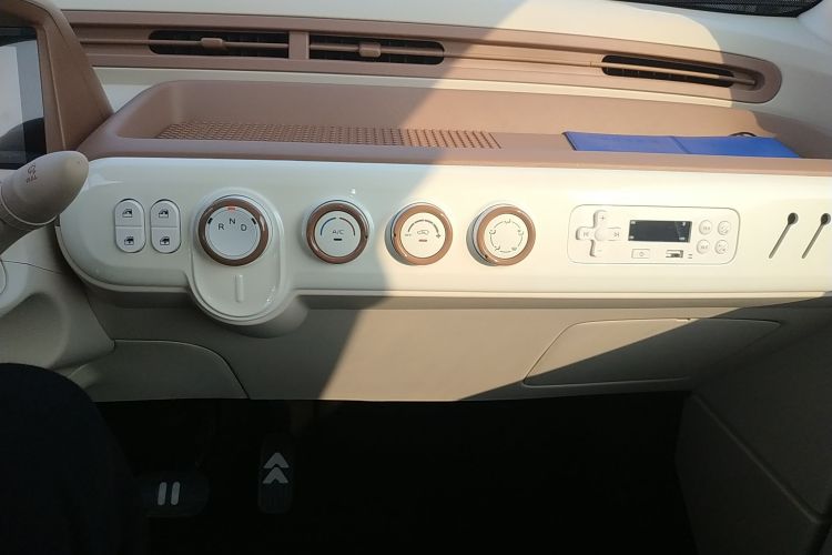 奔腾小马 2026款 222km 炫彩马中控内饰16