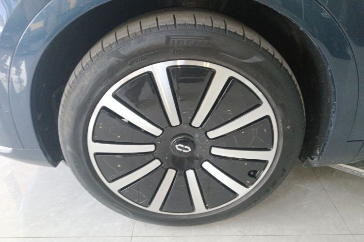 鸿蒙智行 问界M9 2024款 增程 Ultra版 42kWh 6座版车身外观6007