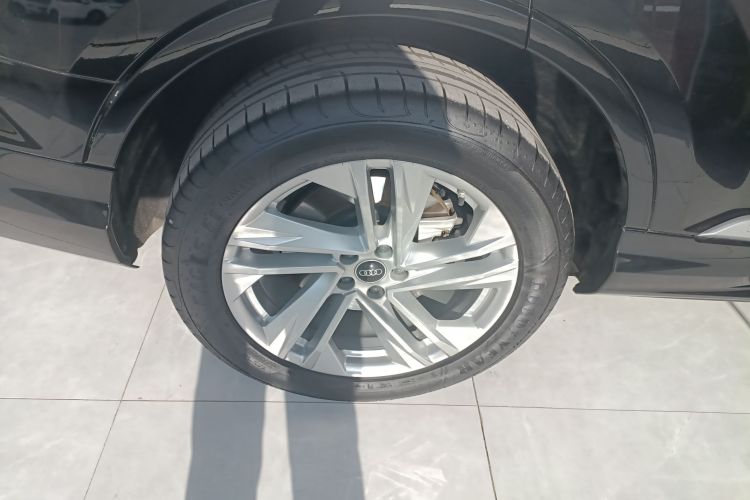 奥迪Q7 2023款 45 TFSI quattro S line运动型车身外观6008