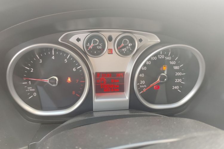 福特 福克斯 2013款 两厢经典 1.8L 自动基本型中控内饰14