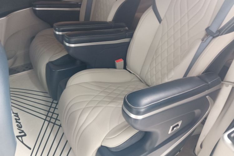 别克GL8 2022款 陆上公务舱 652T 舒适型中控内饰7004