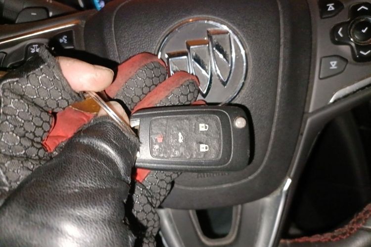 别克 君威 2014款 GS 2.0T 纵情运动版中控内饰11