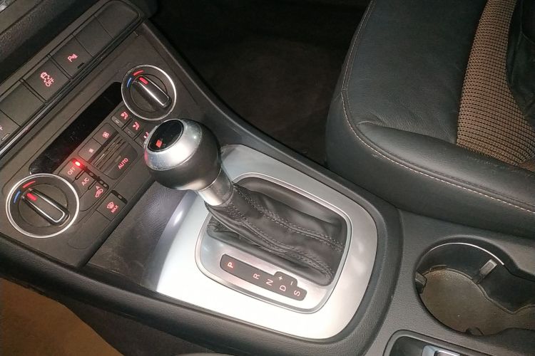 奥迪Q3 2018款 30周年年型 30 TFSI 时尚型中控内饰18