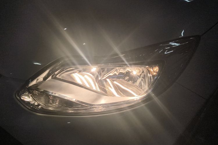 福特 福克斯 2012款 三厢 1.6L 自动舒适型局部细节36