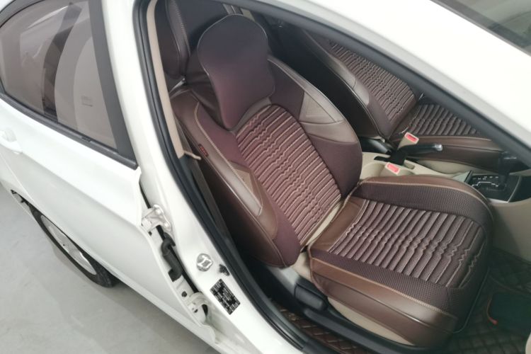 现代 瑞纳 2014款 1.4L 自动智能型GLS中控内饰41