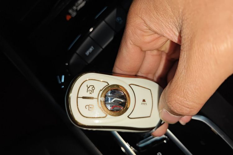 别克 君威 2024款 25T 超享版中控内饰7001