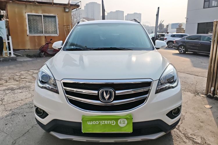 长安CS35 2017款 1.6L 自动豪华型车身外观2