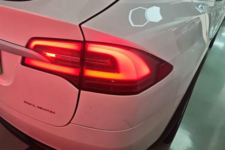 特斯拉 Model X 2019款 长续航版车身外观9