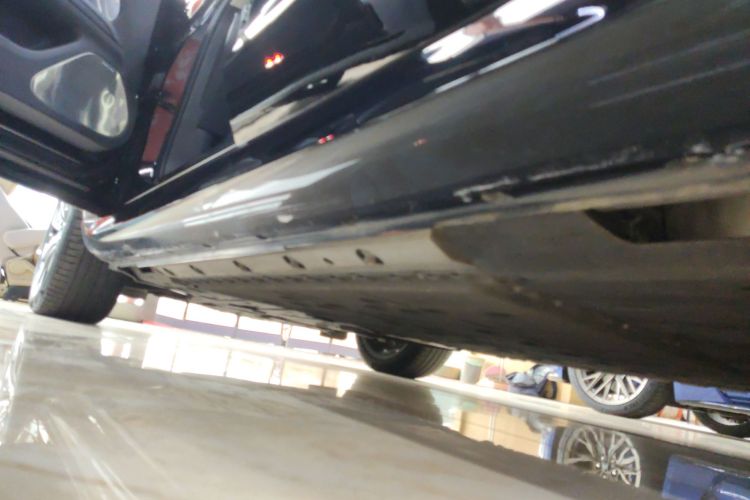 鸿蒙智行 问界M5 2022款 增程四驱性能版机舱底盘30