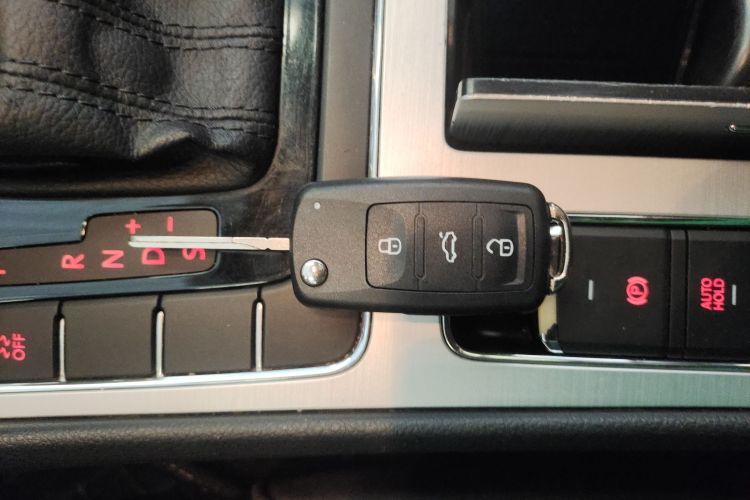 大众 帕萨特 2014款 1.8TSI DSG尊荣版中控内饰11