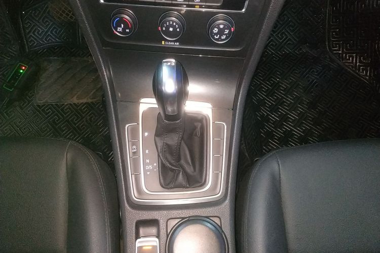 大众 高尔夫 2019款 200TSI DSG舒适进取版 国VI中控内饰18