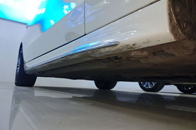 奔驰C级 2023款 改款 C 260 L 运动版局部细节9001