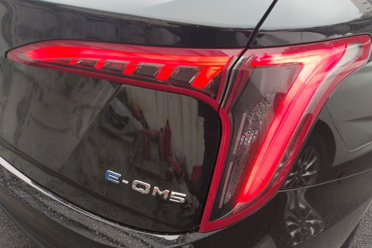 红旗E-QM5 2022款 431km 充电乐享版车身外观9