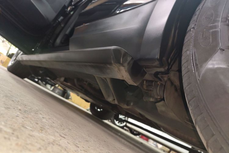 路虎 发现 2019款 3.0 SC V6 SE机舱底盘30