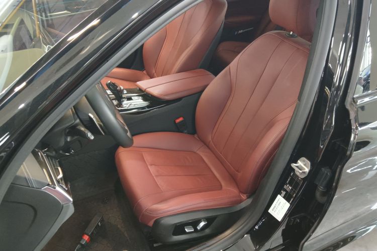 宝马5系 2020款 530Li 尊享型 M运动套装中控内饰19