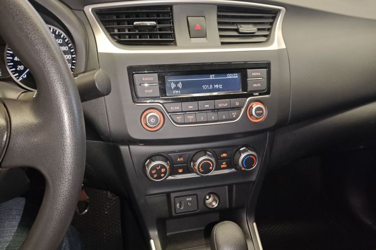 日产 轩逸 2021款 经典 1.6XE CVT专享版中控内饰16