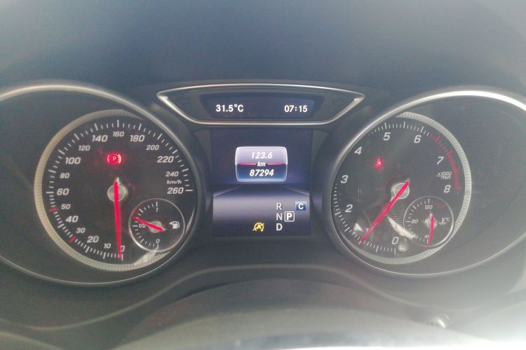 奔驰CLA 2017款 改款 CLA 220 4MATIC中控内饰14