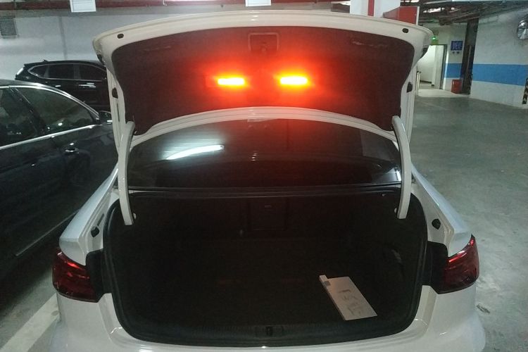 奥迪A3 2018款 30周年年型 Limousine 35 TFSI 时尚型机舱底盘23