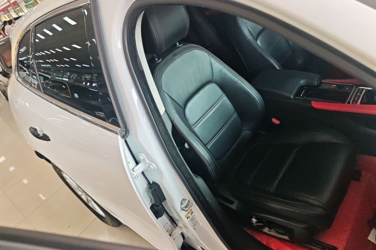 捷豹F-PACE 2018款 2.0T 两驱都市尊享版局部细节41