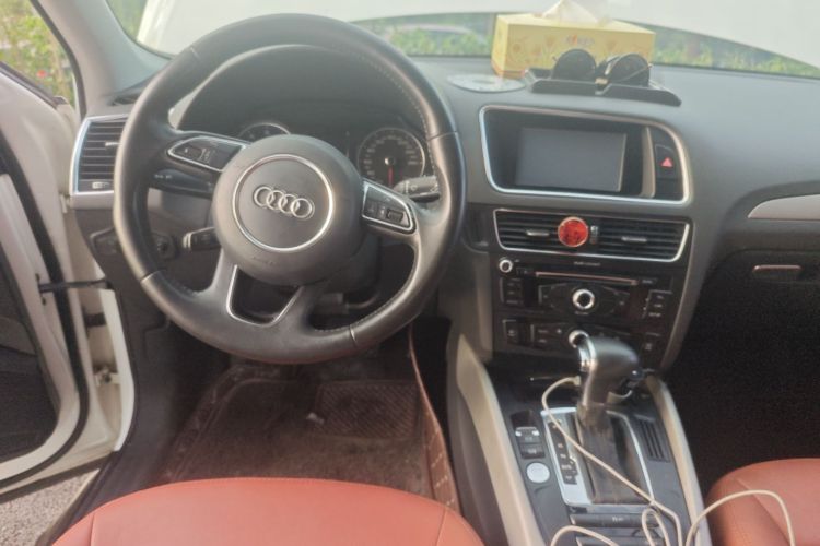 奥迪Q5 2013款 40 TFSI 进取型中控内饰7002