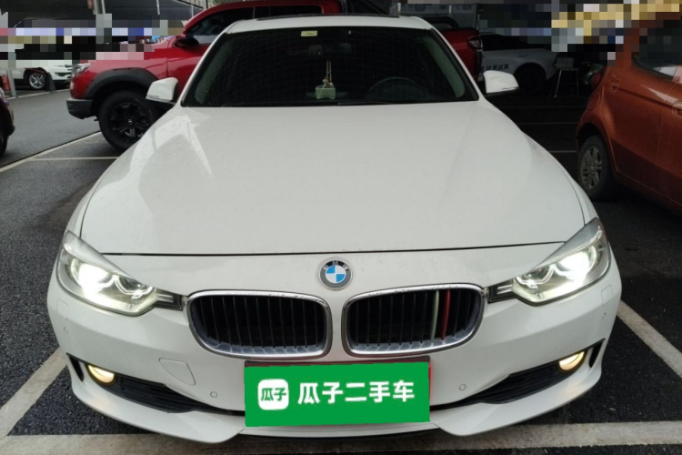 宝马3系 2015款 320i 超悦版时尚型车身外观2