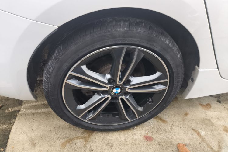 宝马1系 2020款 120i 时尚型车身外观6008