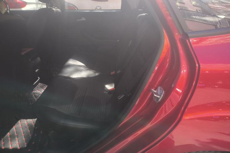 福特 福克斯 2018款 两厢经典 1.6L 自动风尚型智行版中控内饰21