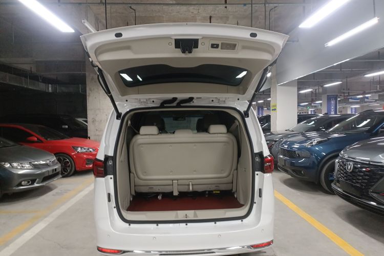 别克GL8 2021款 陆上公务舱 652T 豪华型机舱底盘23