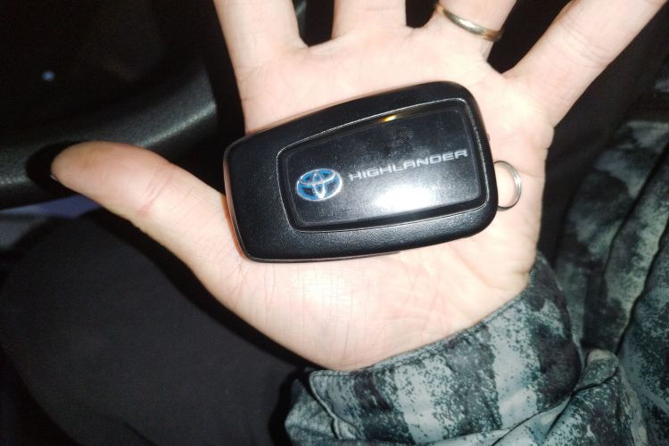 丰田 汉兰达 2023款 2.5L智能电混双擎四驱精英版 7座中控内饰11