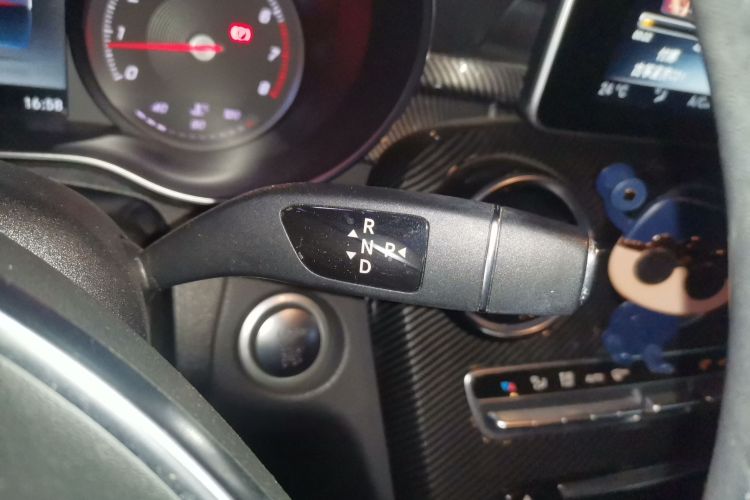 奔驰C级 2017款 改款 C 200 运动版中控内饰18