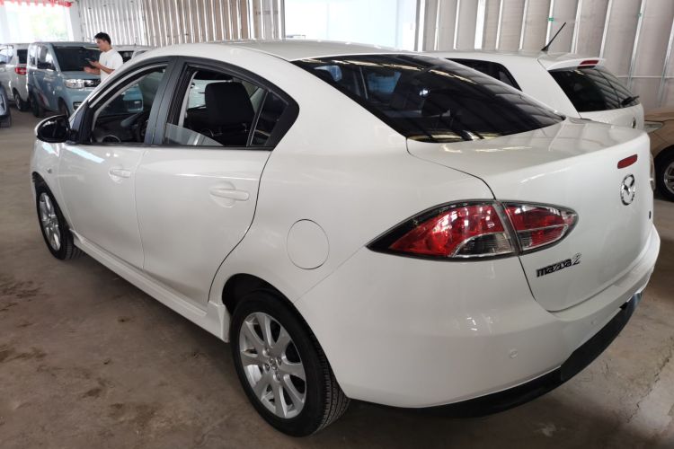 马自达2 2012款 三厢炫动 1.5L 手动时尚版车身外观4